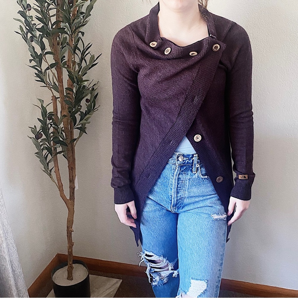 The North Face Asymmetrical Wool Hideaway Button Front Cardigan brown/pl…